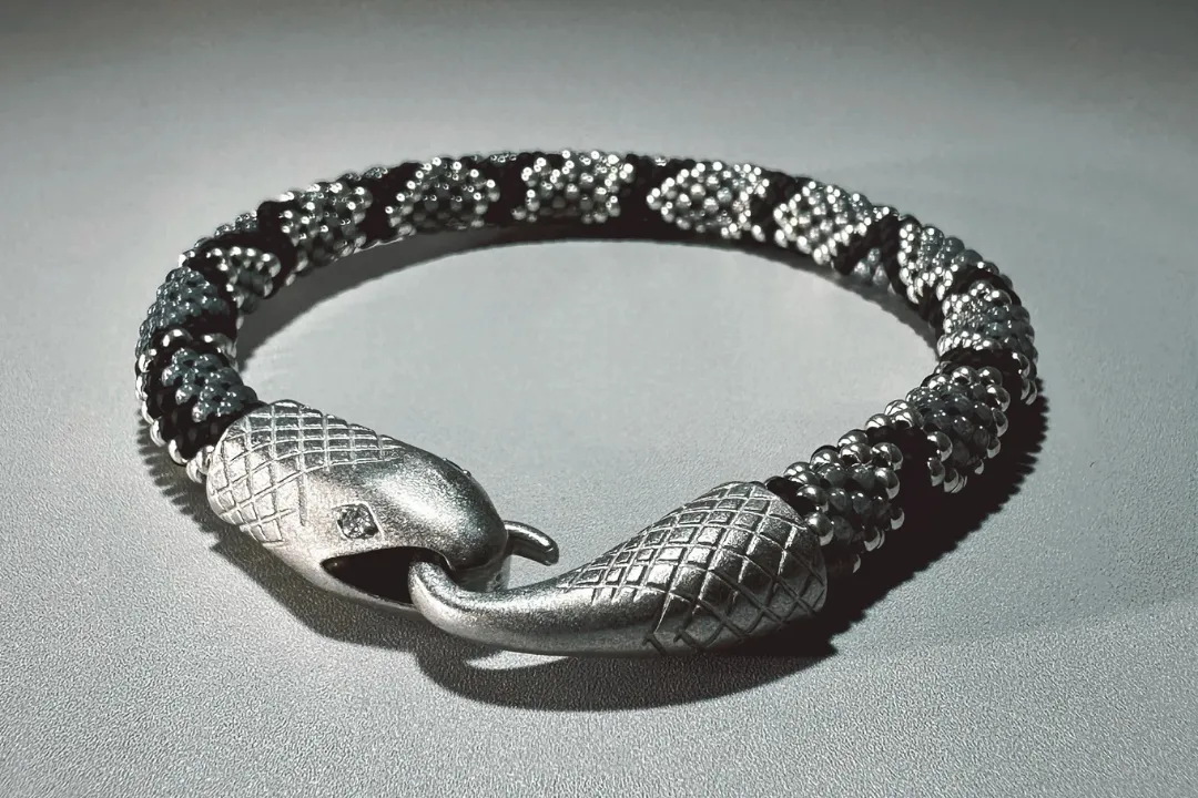 PRIMA!のオリジナル蛇金具を搭載した新作コレクション